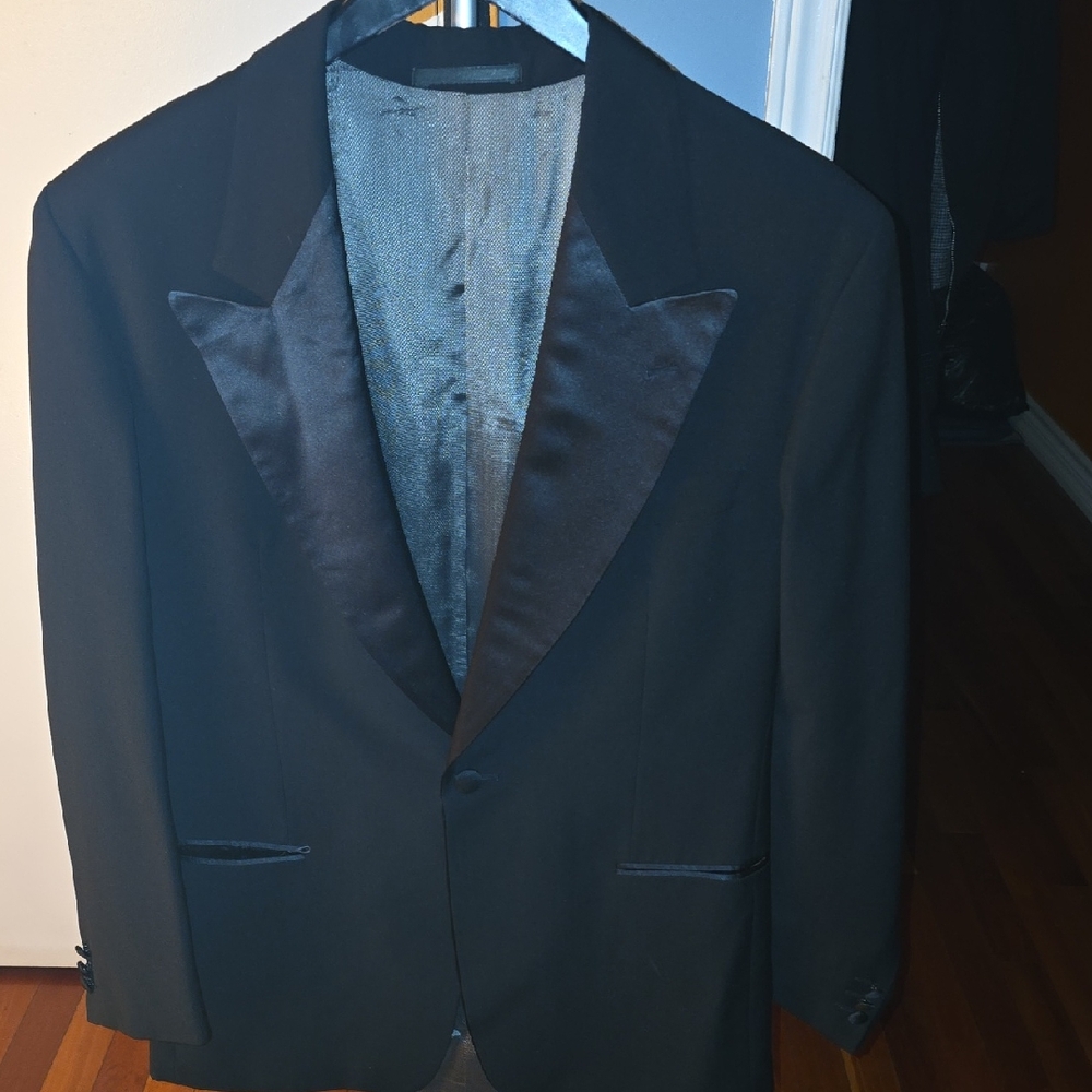 Hugo Boss Elegant Black Tuxedo Jacket